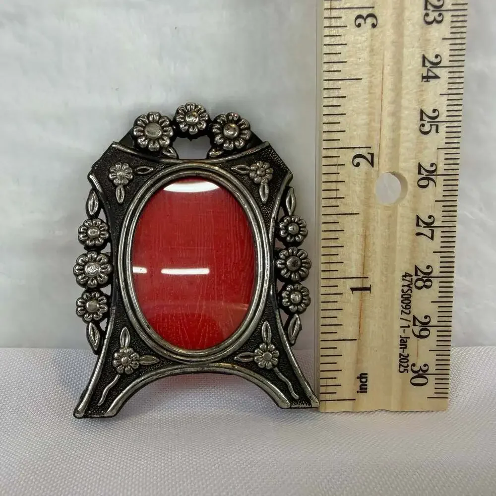 Small Oval Table Top Picture Frame Metal Floral Design